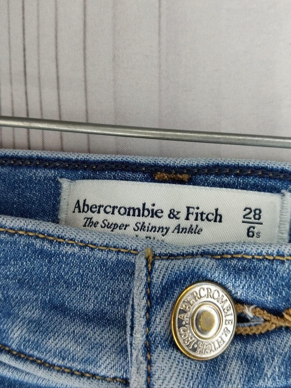 Abercrombie & Fitch High-Rise Super Skinny Ankle Casual Everyday Jeans - Picture 3 of 9